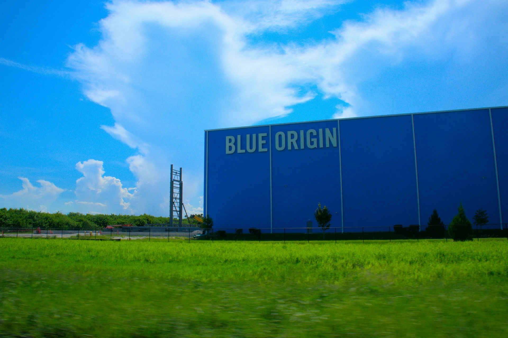 A Blue Origin Lan&ccedil;a com Sucesso o Foguete New Shepard para Experimento de Gravidade Lunar