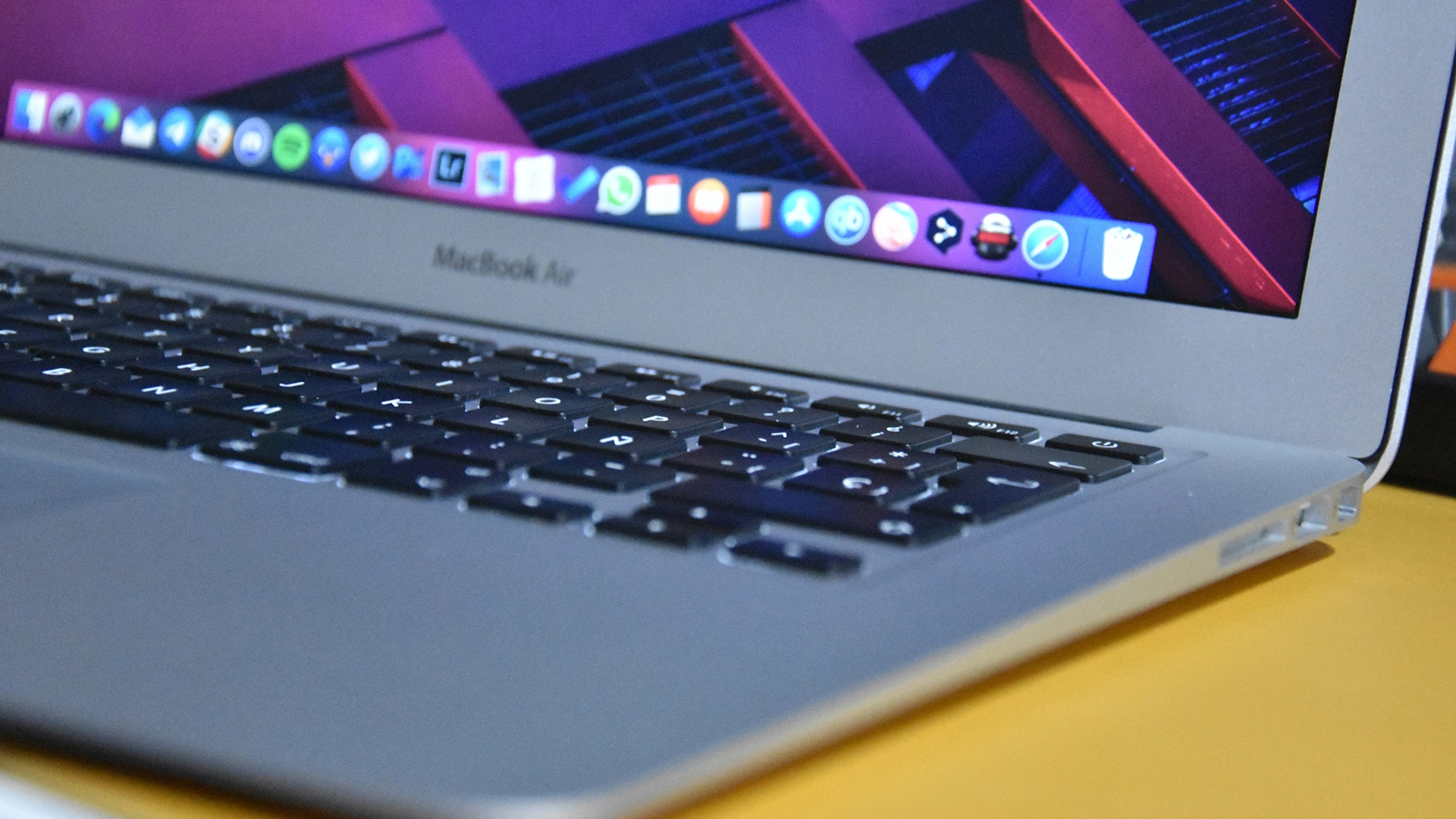 O Malware Atomic Stealer se Espalha Atrav&eacute;s de P&aacute;ginas Falsas de Software MacOS