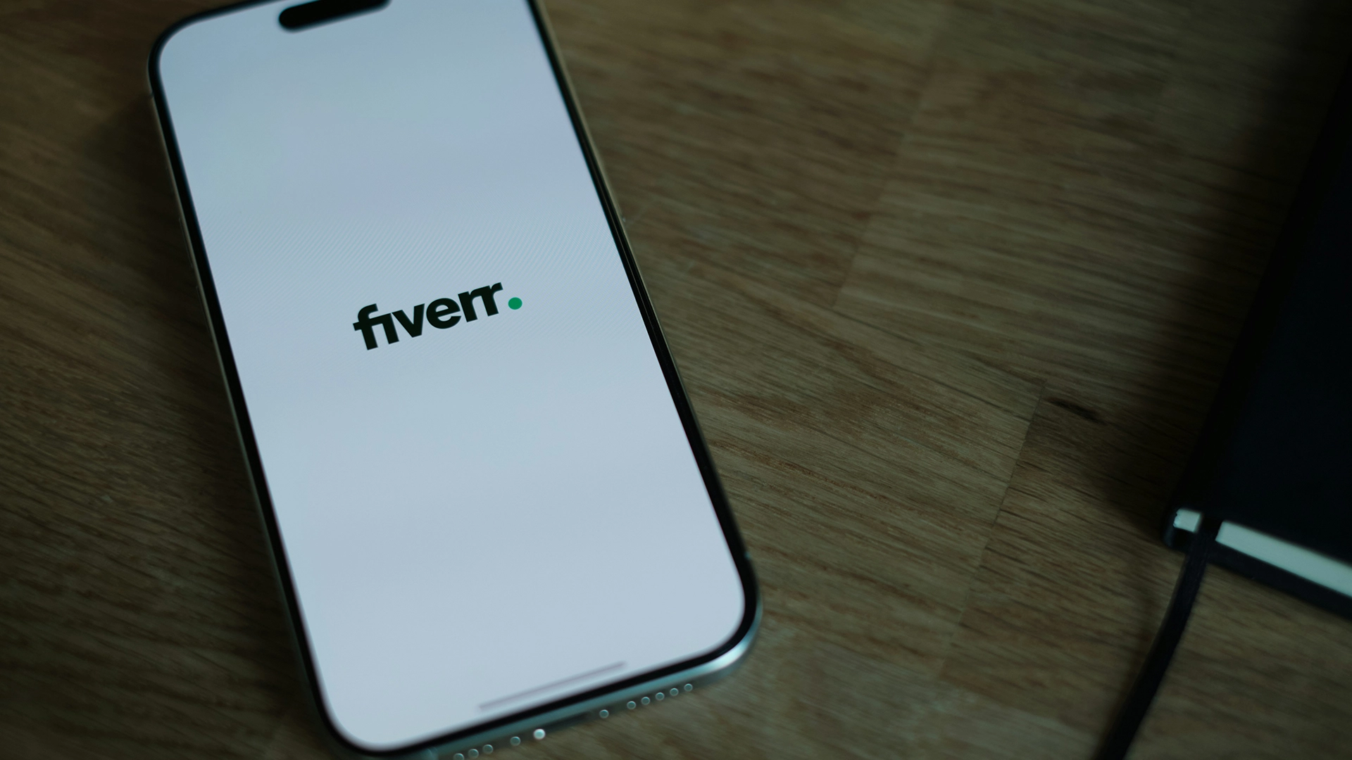 Fiverr Muda para Estrutura de IA e Demite 30% da For&ccedil;a de Trabalho
